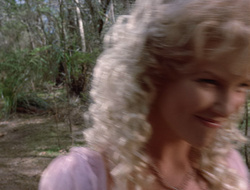 extant_XenaWarriorPrincess_2x16-ForHimtheBellTolls_00529