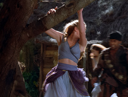 extant_XenaWarriorPrincess_2x16-ForHimtheBellTolls_00533