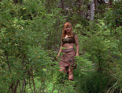 extant_XenaWarriorPrincess_2x16-ForHimtheBellTolls_00540