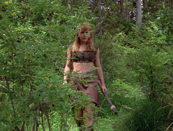extant_XenaWarriorPrincess_2x16-ForHimtheBellTolls_00542