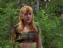 extant_XenaWarriorPrincess_2x16-ForHimtheBellTolls_00546