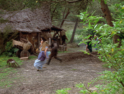 extant_XenaWarriorPrincess_2x16-ForHimtheBellTolls_00547