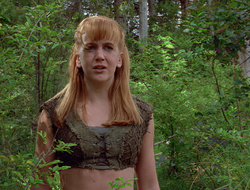 extant_XenaWarriorPrincess_2x16-ForHimtheBellTolls_00550
