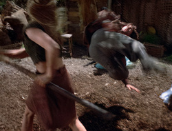 extant_XenaWarriorPrincess_2x16-ForHimtheBellTolls_00561