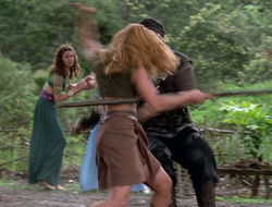 extant_XenaWarriorPrincess_2x16-ForHimtheBellTolls_00569