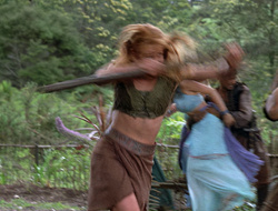 extant_XenaWarriorPrincess_2x16-ForHimtheBellTolls_00572