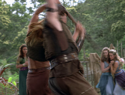 extant_XenaWarriorPrincess_2x16-ForHimtheBellTolls_00575
