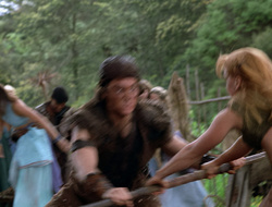 extant_XenaWarriorPrincess_2x16-ForHimtheBellTolls_00579