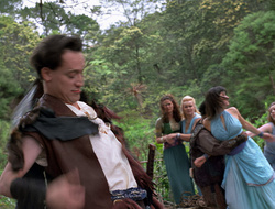 extant_XenaWarriorPrincess_2x16-ForHimtheBellTolls_00615