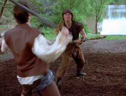 extant_XenaWarriorPrincess_2x16-ForHimtheBellTolls_00627