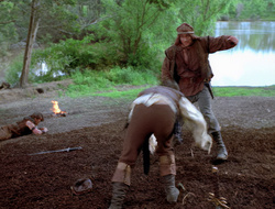 extant_XenaWarriorPrincess_2x16-ForHimtheBellTolls_00671