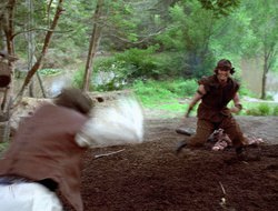 extant_XenaWarriorPrincess_2x16-ForHimtheBellTolls_00689