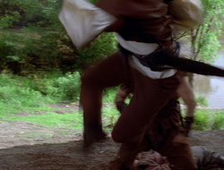 extant_XenaWarriorPrincess_2x16-ForHimtheBellTolls_00692
