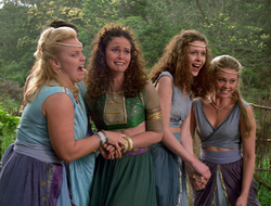extant_XenaWarriorPrincess_2x16-ForHimtheBellTolls_00697