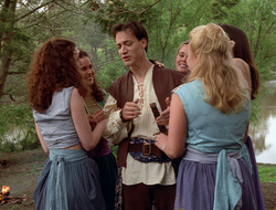 extant_XenaWarriorPrincess_2x16-ForHimtheBellTolls_00735