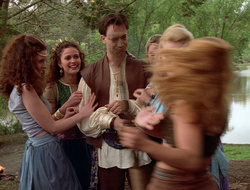 extant_XenaWarriorPrincess_2x16-ForHimtheBellTolls_00741