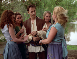 extant_XenaWarriorPrincess_2x16-ForHimtheBellTolls_00742