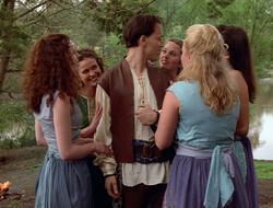 extant_XenaWarriorPrincess_2x16-ForHimtheBellTolls_00748