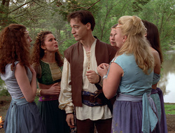 extant_XenaWarriorPrincess_2x16-ForHimtheBellTolls_00755