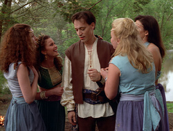 extant_XenaWarriorPrincess_2x16-ForHimtheBellTolls_00757