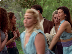 extant_XenaWarriorPrincess_2x16-ForHimtheBellTolls_00766