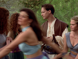 extant_XenaWarriorPrincess_2x16-ForHimtheBellTolls_00767