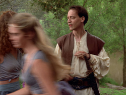 extant_XenaWarriorPrincess_2x16-ForHimtheBellTolls_00768