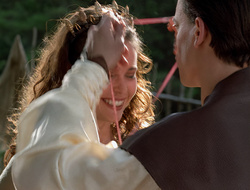 extant_XenaWarriorPrincess_2x16-ForHimtheBellTolls_00785