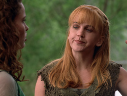 extant_XenaWarriorPrincess_2x16-ForHimtheBellTolls_00849
