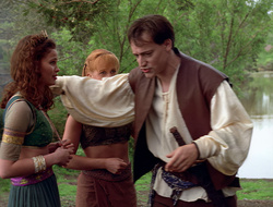 extant_XenaWarriorPrincess_2x16-ForHimtheBellTolls_00935