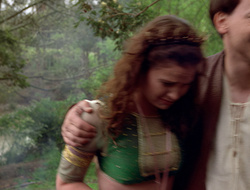 extant_XenaWarriorPrincess_2x16-ForHimtheBellTolls_00945