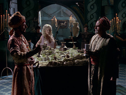 extant_XenaWarriorPrincess_2x16-ForHimtheBellTolls_00966
