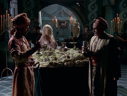 extant_XenaWarriorPrincess_2x16-ForHimtheBellTolls_00967