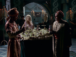extant_XenaWarriorPrincess_2x16-ForHimtheBellTolls_00968