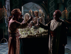 extant_XenaWarriorPrincess_2x16-ForHimtheBellTolls_00972
