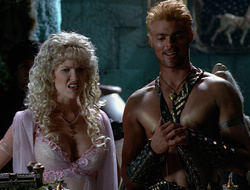 extant_XenaWarriorPrincess_2x16-ForHimtheBellTolls_00988