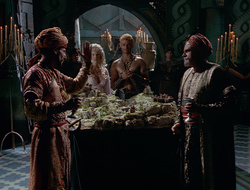 extant_XenaWarriorPrincess_2x16-ForHimtheBellTolls_01006
