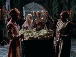 extant_XenaWarriorPrincess_2x16-ForHimtheBellTolls_01024