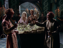 extant_XenaWarriorPrincess_2x16-ForHimtheBellTolls_01027