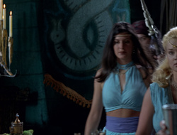 extant_XenaWarriorPrincess_2x16-ForHimtheBellTolls_01029