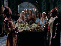 extant_XenaWarriorPrincess_2x16-ForHimtheBellTolls_01035