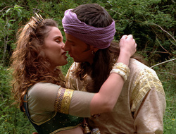 extant_XenaWarriorPrincess_2x16-ForHimtheBellTolls_01170