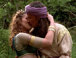 extant_XenaWarriorPrincess_2x16-ForHimtheBellTolls_01171