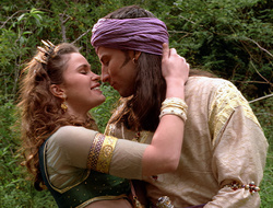 extant_XenaWarriorPrincess_2x16-ForHimtheBellTolls_01172