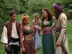 extant_XenaWarriorPrincess_2x16-ForHimtheBellTolls_01190