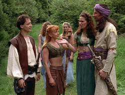 extant_XenaWarriorPrincess_2x16-ForHimtheBellTolls_01195