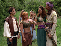 extant_XenaWarriorPrincess_2x16-ForHimtheBellTolls_01196