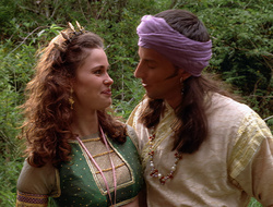 extant_XenaWarriorPrincess_2x16-ForHimtheBellTolls_01206