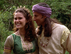 extant_XenaWarriorPrincess_2x16-ForHimtheBellTolls_01209