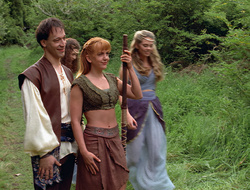 extant_XenaWarriorPrincess_2x16-ForHimtheBellTolls_01216